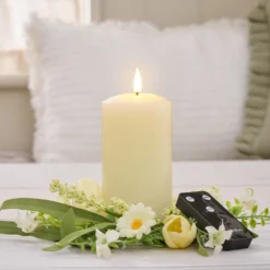 Frühlings-Kerzenring mit Tulpen & Gänseblümchen inkl. 15 cm TruGlow® LED-Kerze