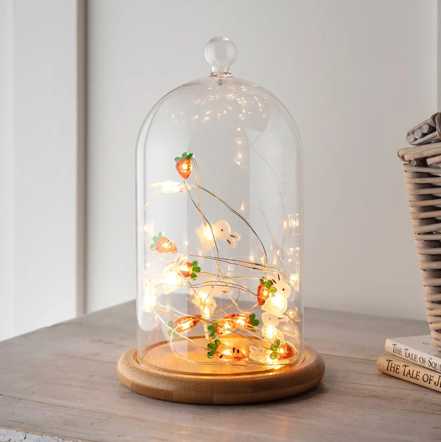 Glasglocke mit Oster Lichterkette