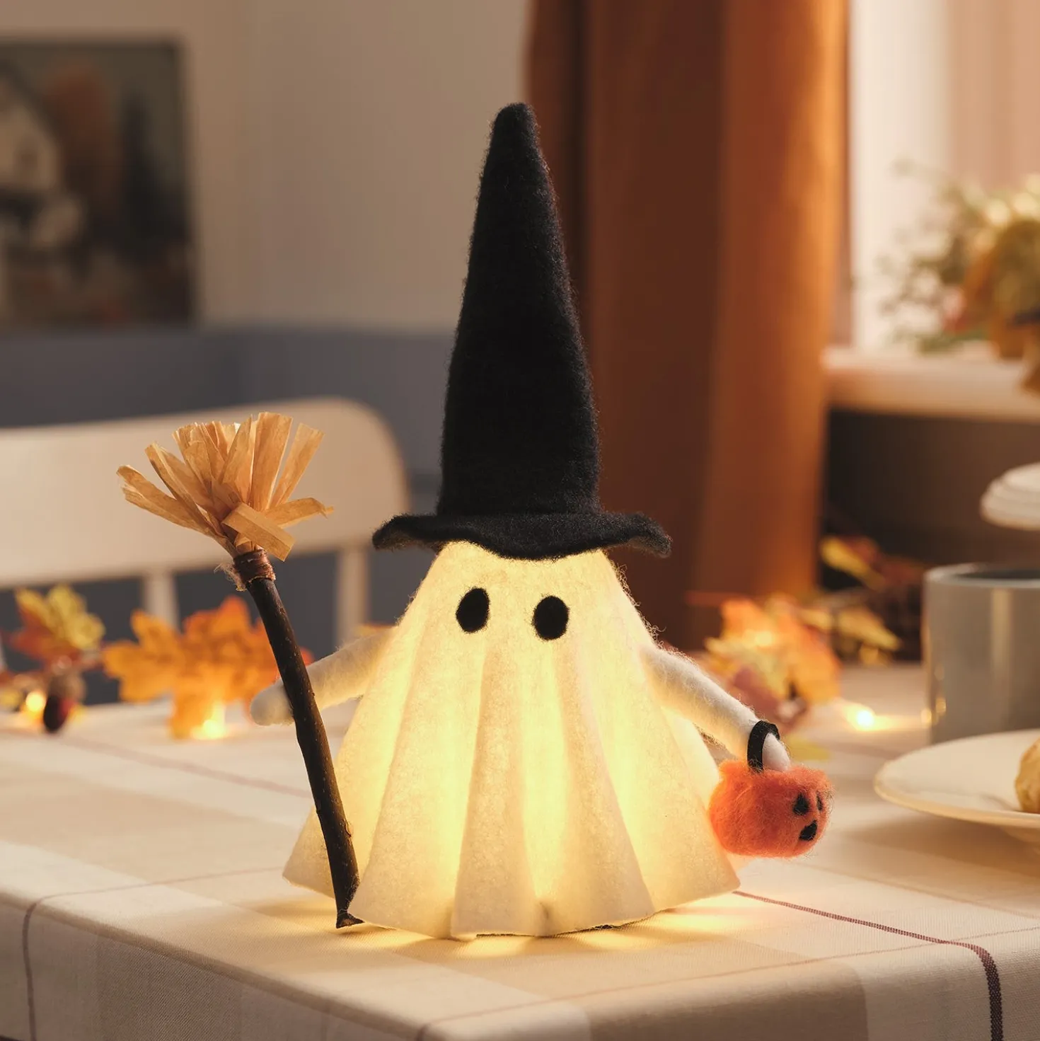Gloria der Geist LED-Halloween Deko mit Hexenhut und Korb