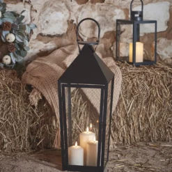 Große Cairns Metall Laterne in Schwarz mit 3 TruGlow® Outdoor Kerzen