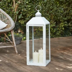 Große Perth Metall Laterne weiß mit 3 TruGlow® Outdoor Kerzen mit Fernbedienung