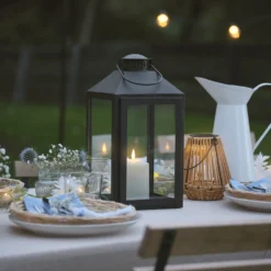 Große schwarze "Seaton" Laterne mit TruGlow® LED-Kerze