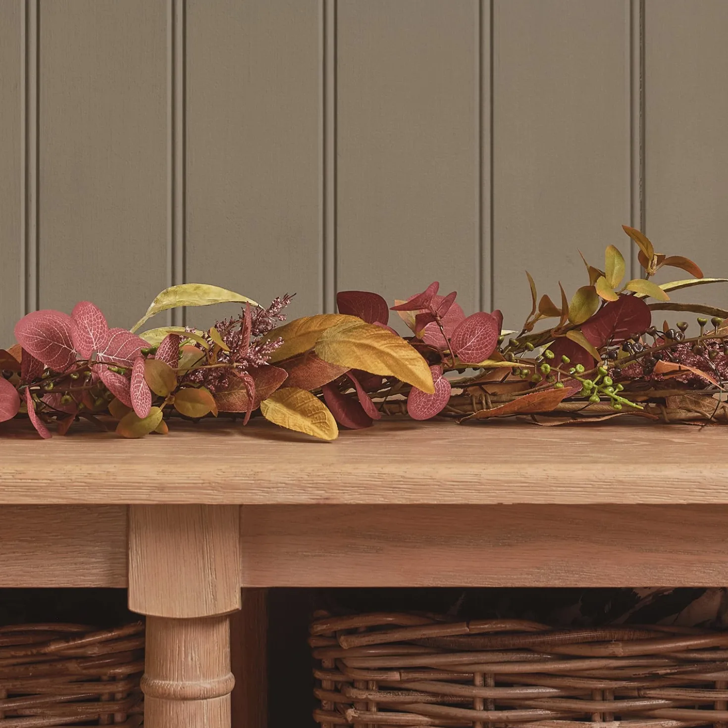 Herbstdeko-Set aus beleuchtetem Kranz & Girlande mit Laub