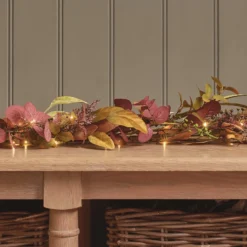 Herbstdeko-Set aus beleuchtetem Kranz & Girlande mit Laub