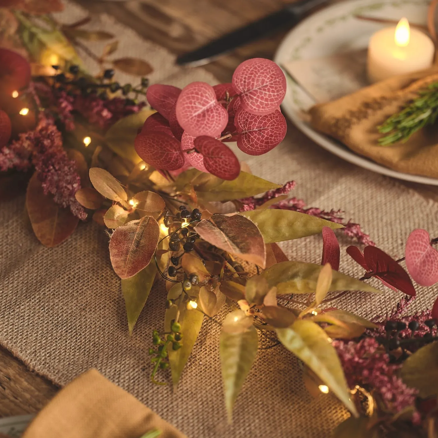Herbstdeko-Set aus beleuchtetem Kranz & Girlande mit Laub