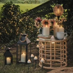 Hygge Solar-Beistelltisch in Flechtoptik mit dimmbarer Beleuchtung