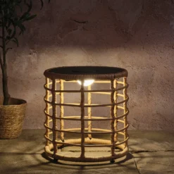 Hygge Solar-Beistelltisch in Flechtoptik mit dimmbarer Beleuchtung