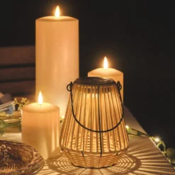 Hygge Solar-Laterne in Rattanoptik mit warmweißer LED