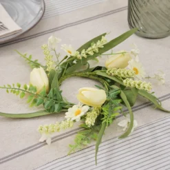 Kerzenring Frühling mit Tulpen & Gänseblümchen