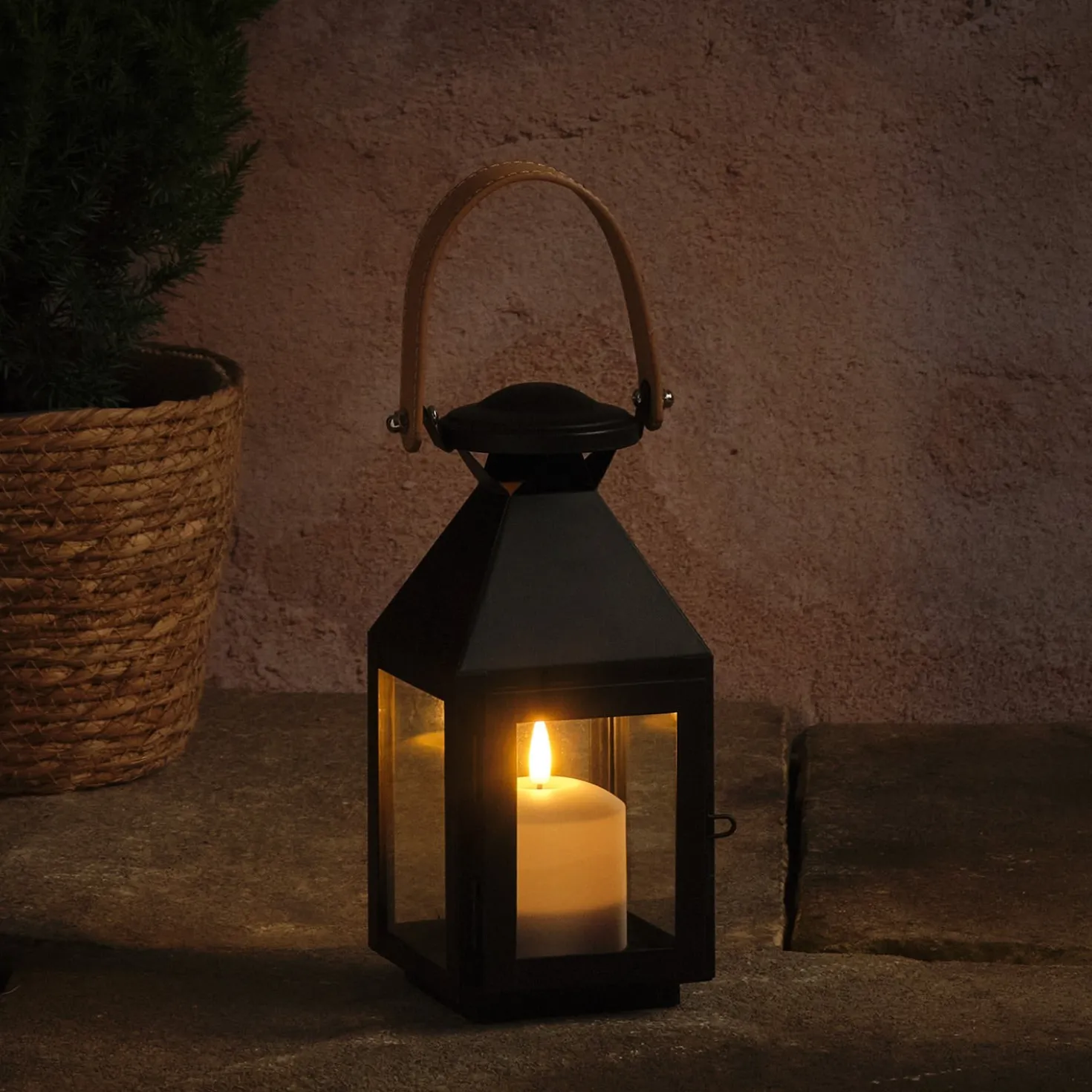 Kleine "Brixham" TruGlow® LED-Laterne mit Griff in Lederoptik
