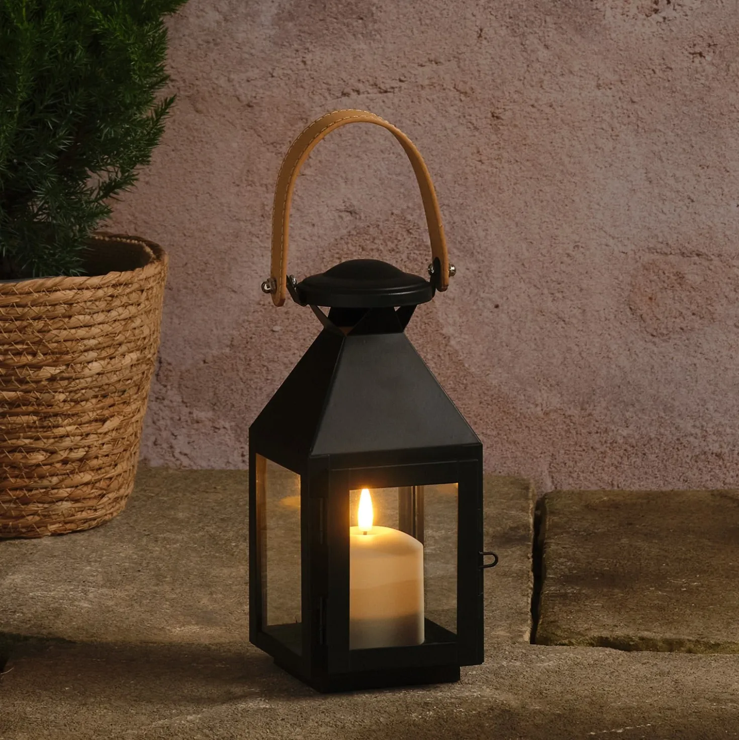 Kleine "Brixham" TruGlow® LED-Laterne mit Griff in Lederoptik