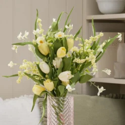 Künstlicher Tulpenstrauß mit Vase im Set in Buttergelb & Blush Pink