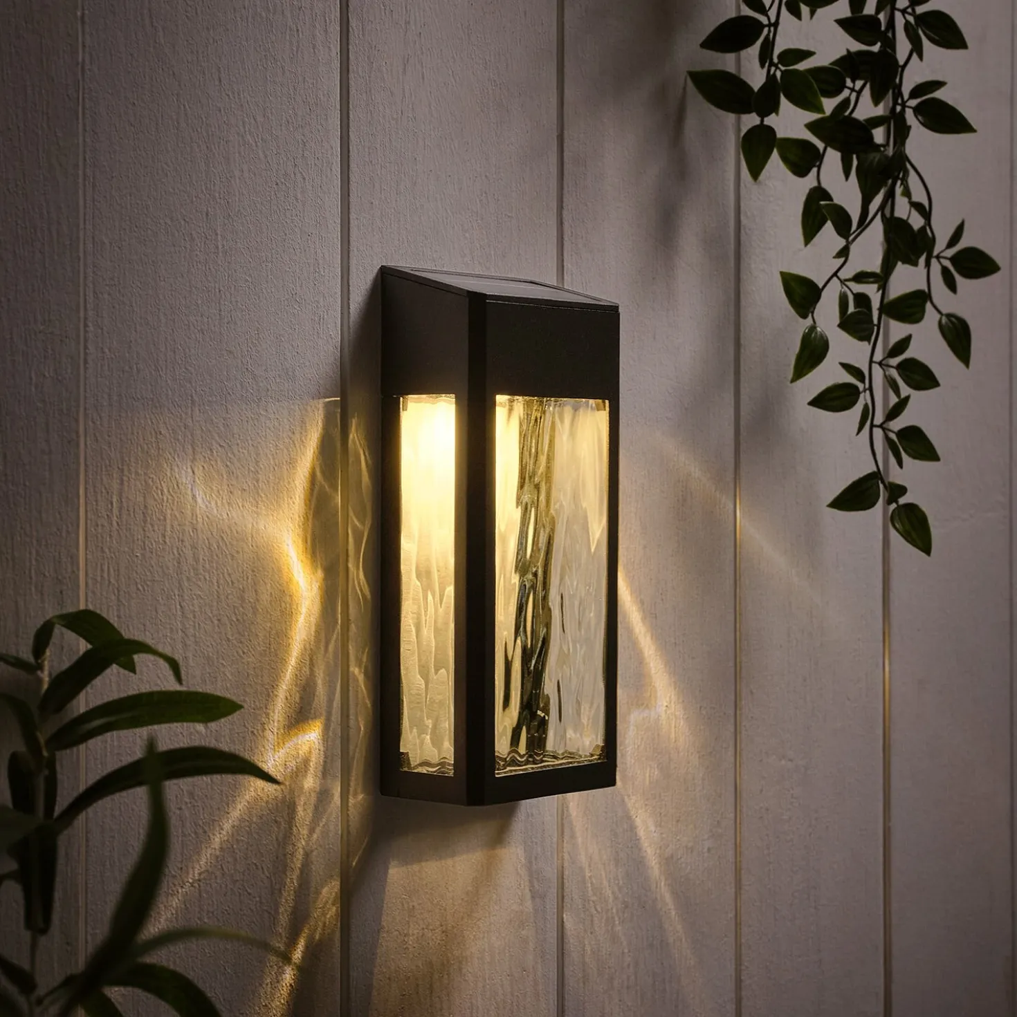 LED Solar Wandleuchte aus Glas schwarz
