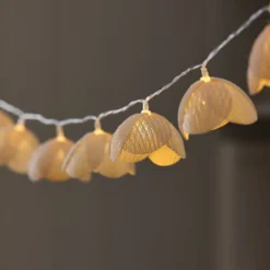 LED-Wiesenblumen-Lichterkette mit Timer in Warmweiß