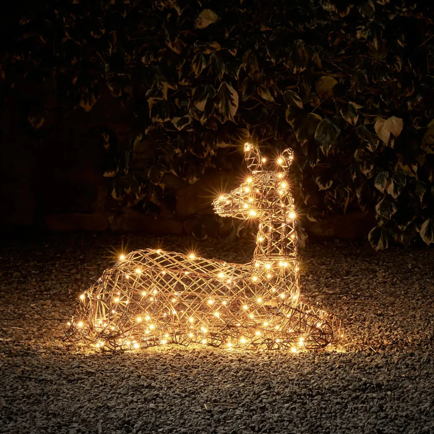 Liegendes LED-Rentier Hirschkuh Studley