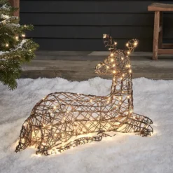 Liegendes LED-Rentier Hirschkuh Studley