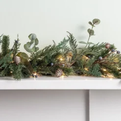 2m Beeren und Tannenzapfen Weihnachtsgirlande mit Beleuchtung