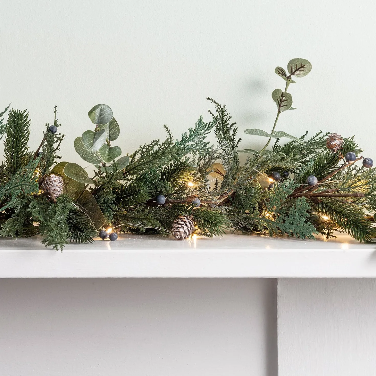 2m Beeren und Tannenzapfen Weihnachtsgirlande mit Beleuchtung