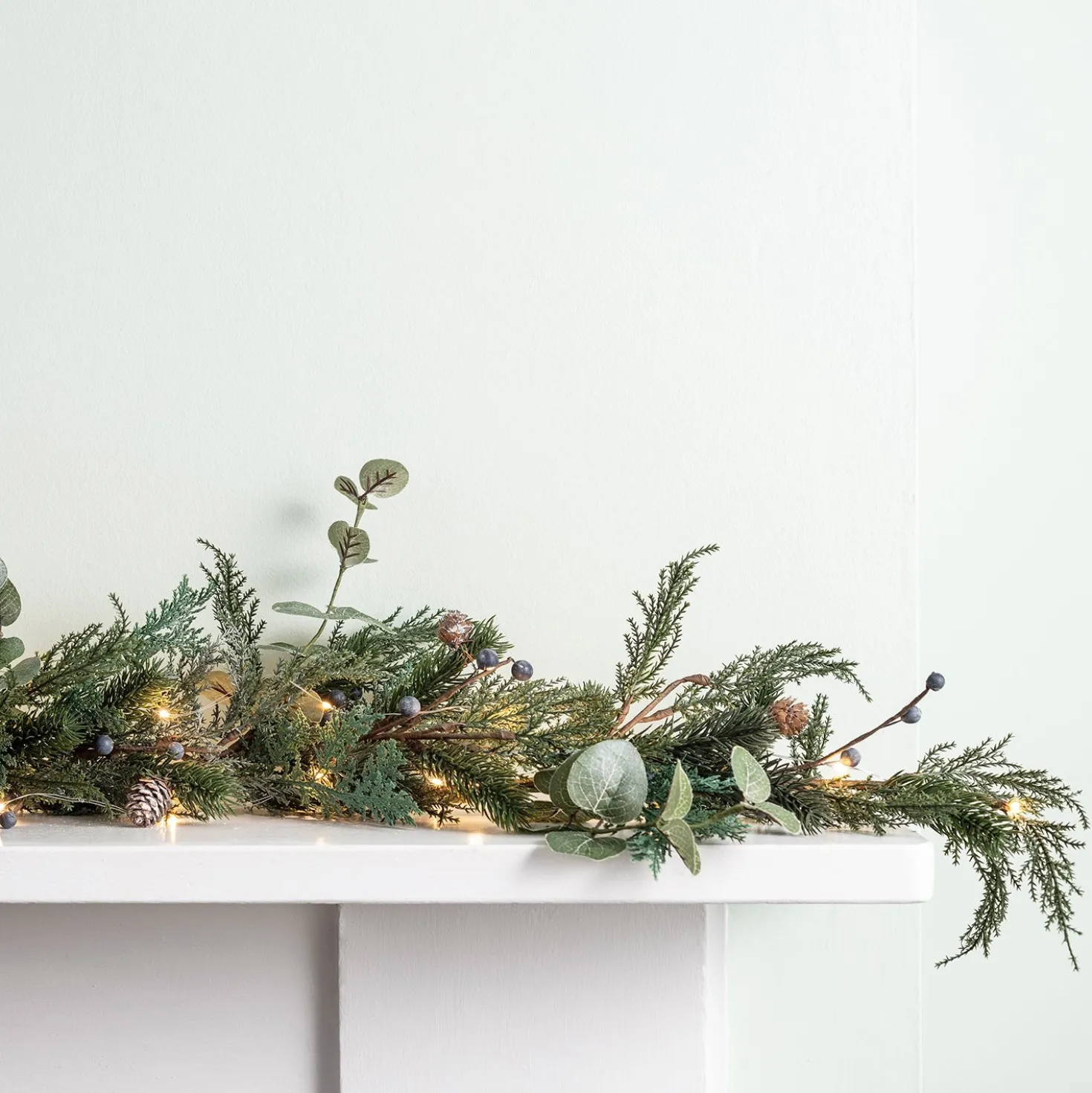 2m Beeren und Tannenzapfen Weihnachtsgirlande mit Beleuchtung