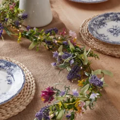 1,5m Frühlingsgirlande Lavendel und Blumen mit Beleuchtung