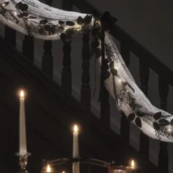 1,8m Halloweengirlande schwarzes Laub mit Beleuchtung