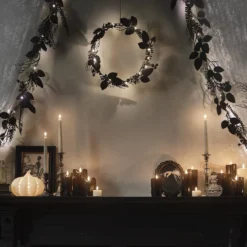 1,8m Halloweengirlande schwarzes Laub mit Beleuchtung