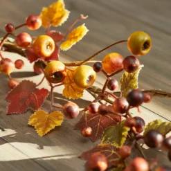 1,5m Herbstgirlande Beeren mit Beleuchtung