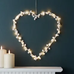 Micro LED Herz mit weißen Pompons