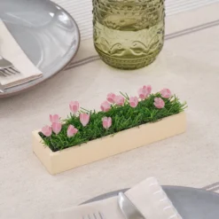 Mini LED-Tulpen Tischdeko auf Holzsockel in Rosa