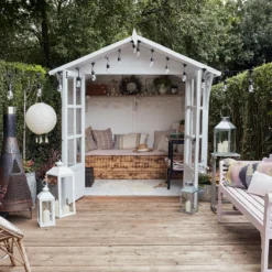 Mittelgroße Perth Metall Laterne weiß mit TruGlow® Outdoor Kerze mit Fernbedienung