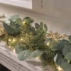 1,5m Weihnachtsgirlande Eukalyptus und weiße Beeren mit Beleuchtung