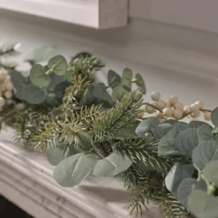 1,5m Weihnachtsgirlande Eukalyptus und weiße Beeren mit Beleuchtung