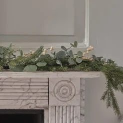 1,5m Weihnachtsgirlande Eukalyptus und weiße Beeren mit Beleuchtung