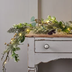1,5m Weihnachtsgirlande goldene Beeren mit Micro Lichterkette