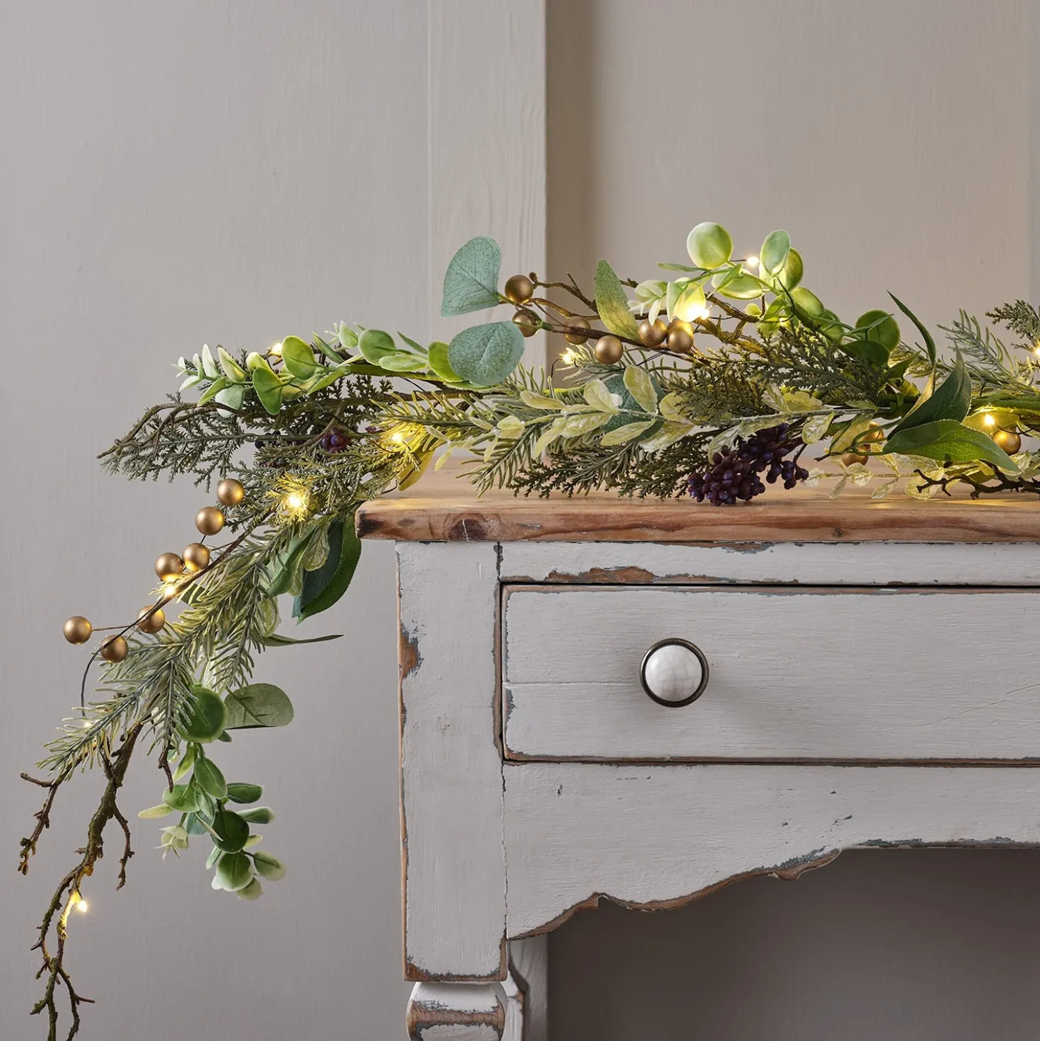 1,5m Weihnachtsgirlande goldene Beeren mit Micro Lichterkette
