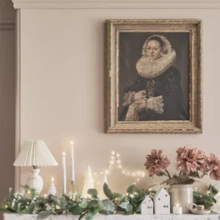 1,5m Weihnachtsgirlande mit weißen Beeren mit Beleuchtung
