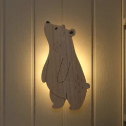 Neugieriger Bär Wandlampe fürs Kinderzimmer mit Fernbedienung in Warmweiß
