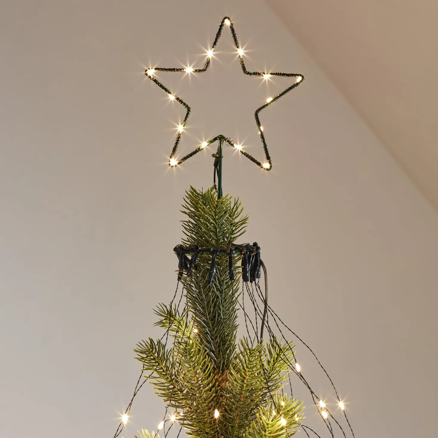 Osby LED Stern Weihnachtsbaummantel mit Baumspitze
