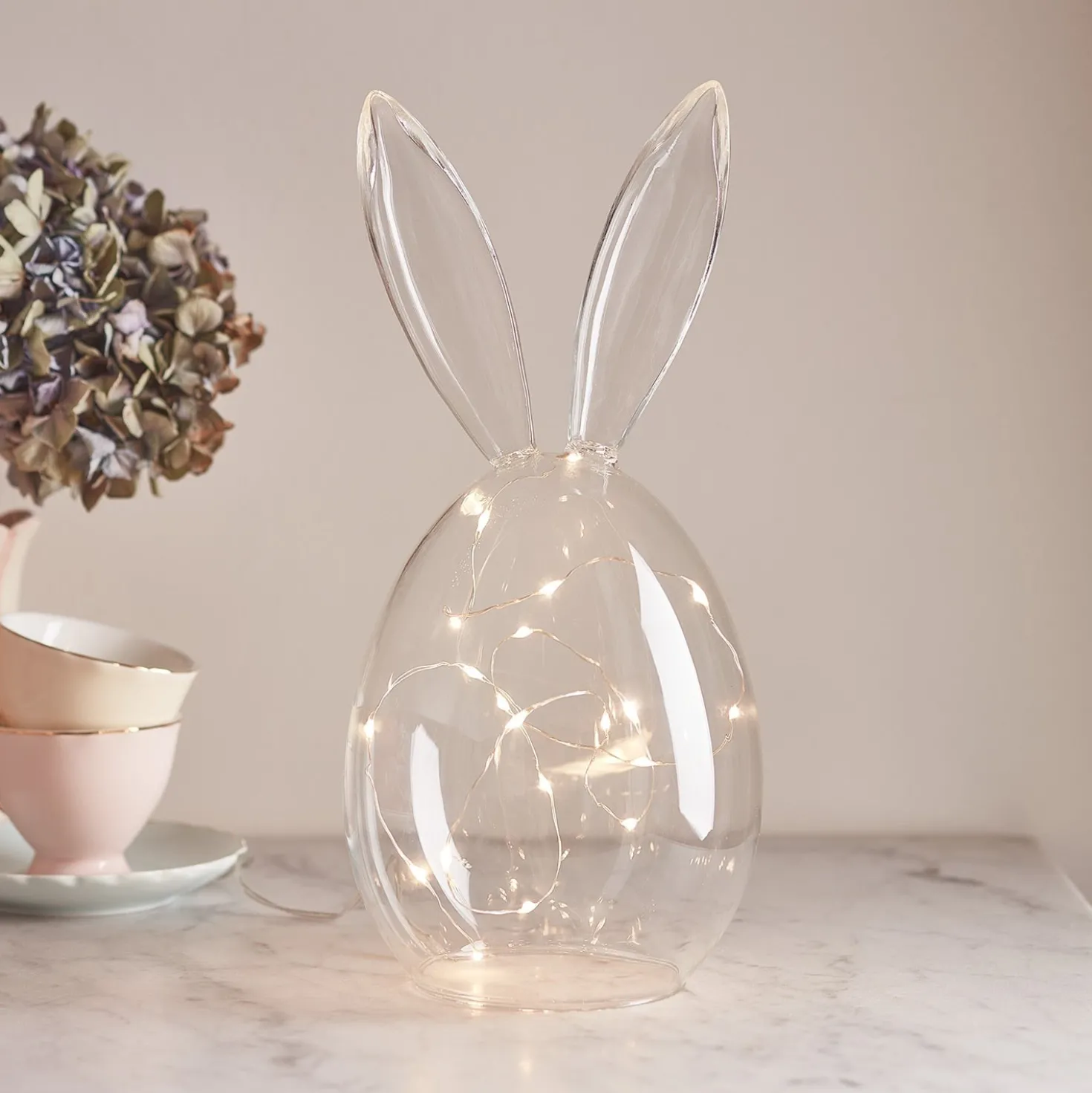 Osterhasen Glasglocke und Micro Lichterkette