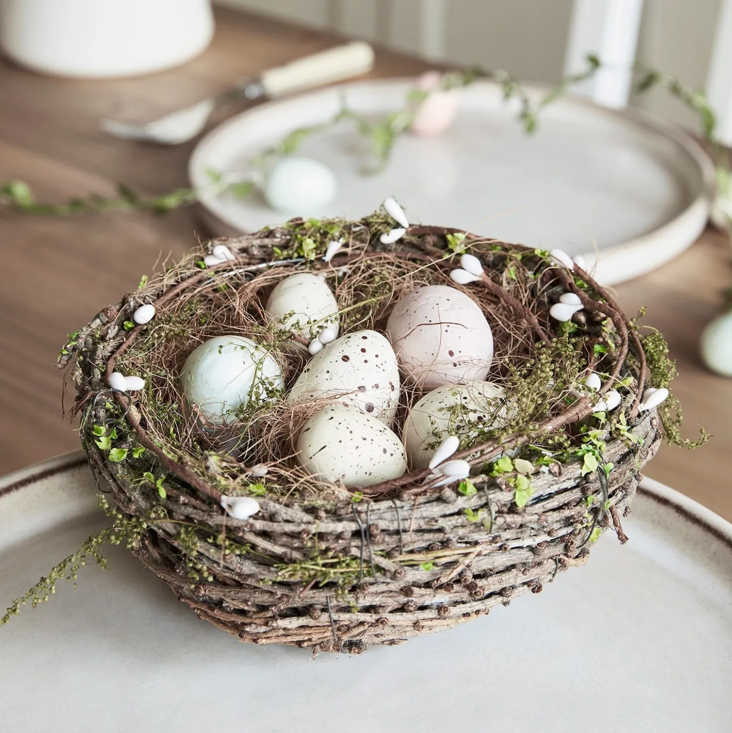 Osternest mit Eiern Osterdeko