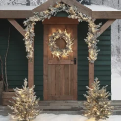Outdoor Weihnachtsdeko-Set verschneiter Kranz, Girlande und Weihnachtsbaum Stableuchten