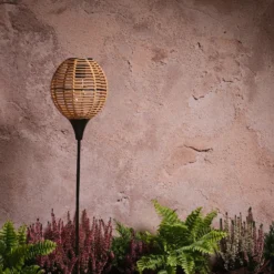 Solar-Gartenstecker in Rattan-Optik mit warmweißer LED