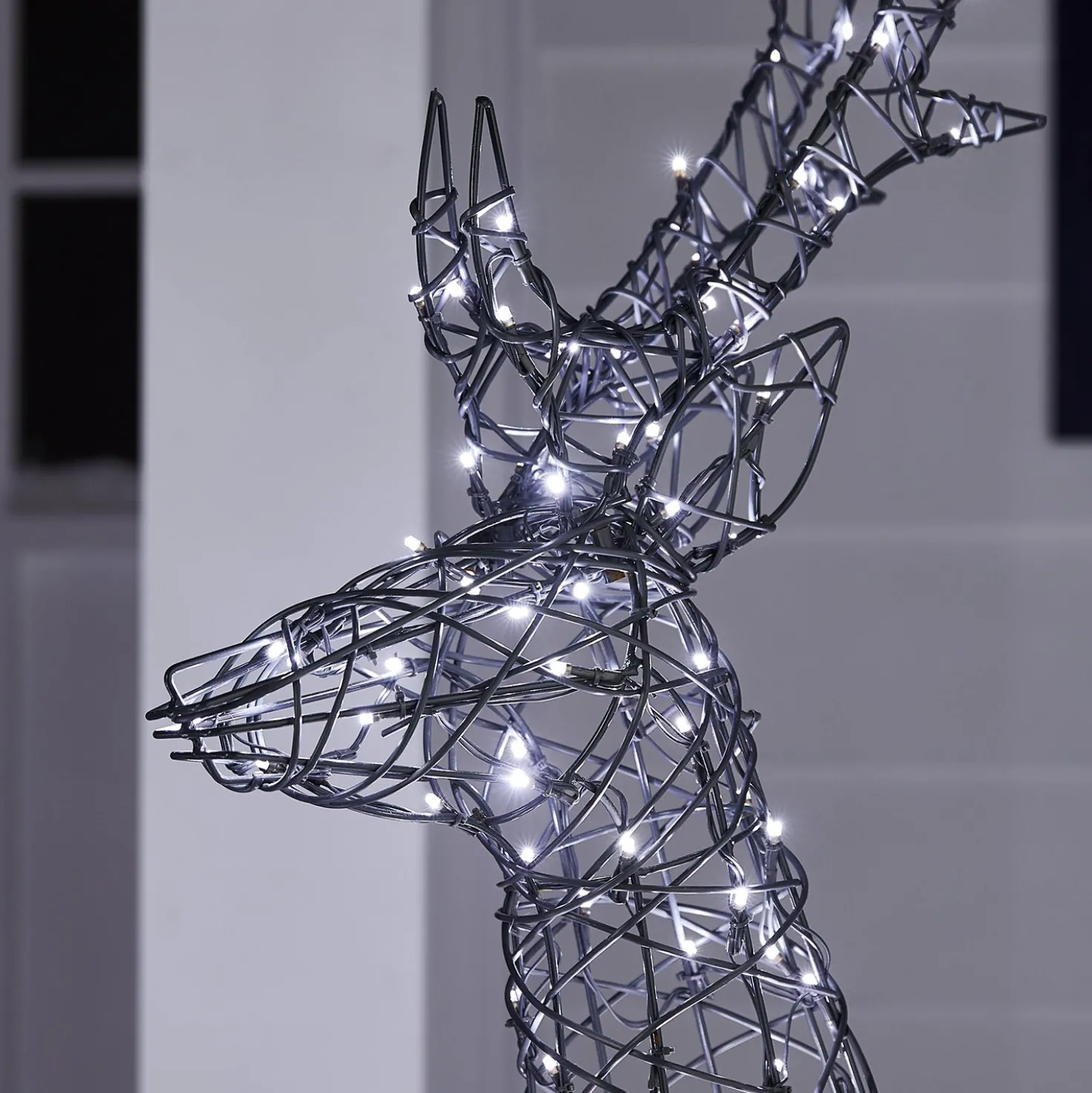 Springendes Solar-LED-Rentier Hirsch L Harlow