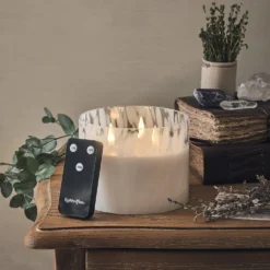 TruGlow® 3-Docht LED-Kerze im Konfetti-Glas mit Fernbedienung in Weiß