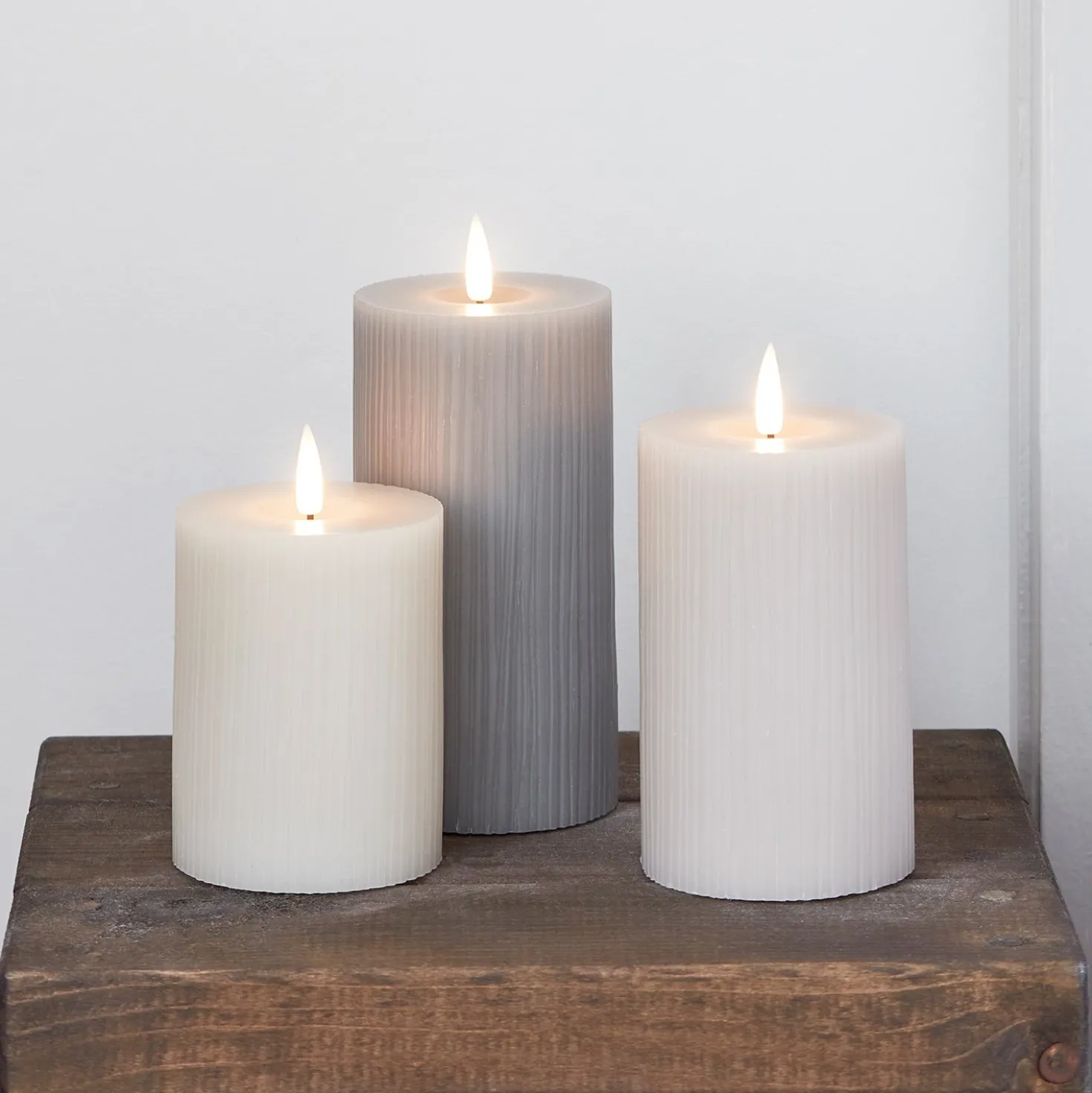 TruGlow® LED Kerzen Echtwachs Trio geriffelt grau