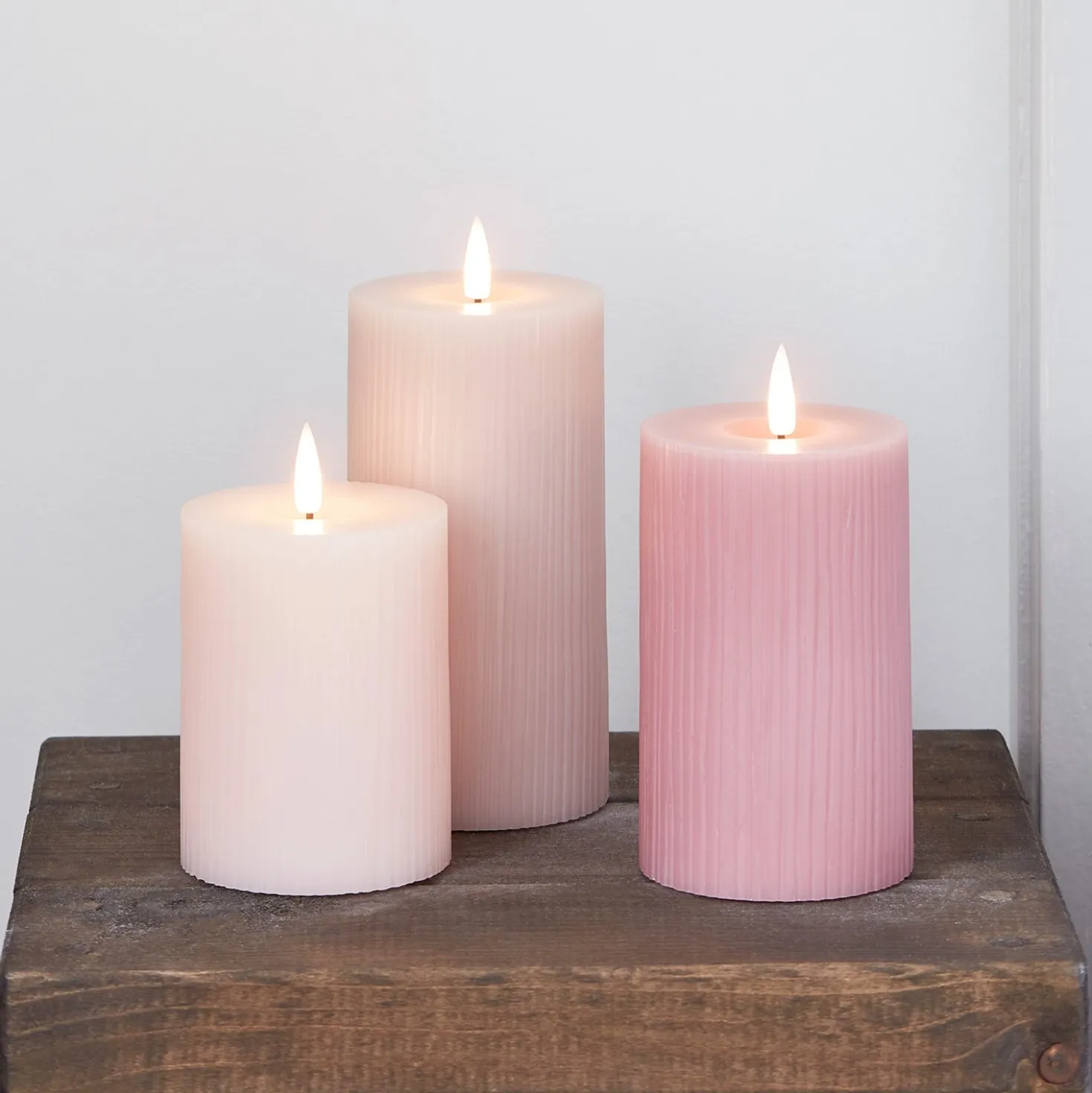 TruGlow® LED Kerzen Echtwach Trio geriffelt rosa