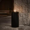 TruGlow® LED Stumpenkerze Echtwachs schwarz breit 20cm