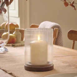 TruGlow® LED-Windlicht mit Kerze & Fernbedienung in Warmweiß