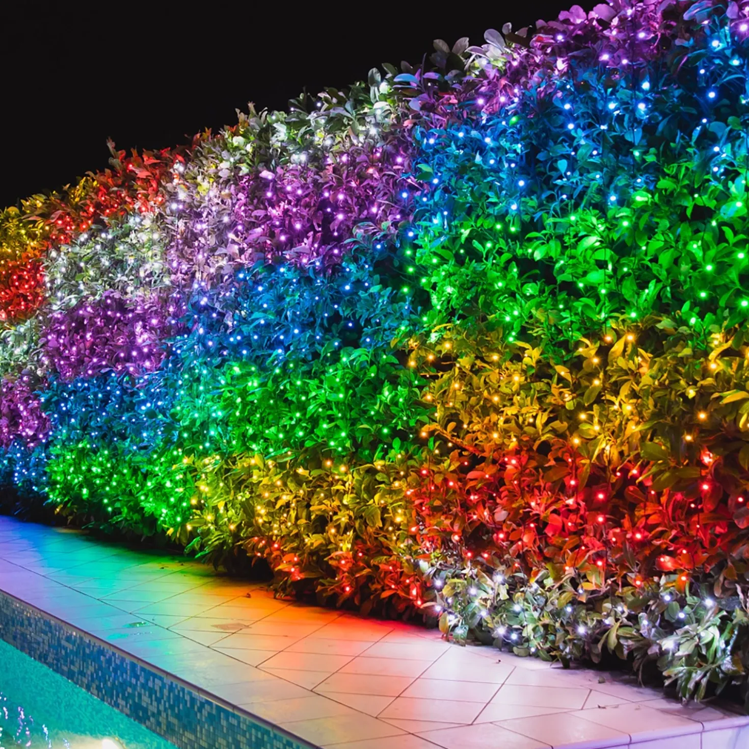 Twinkly 2,1m smarter Lichtervorhang Bunt und Weiß Edition mit 210 LEDs