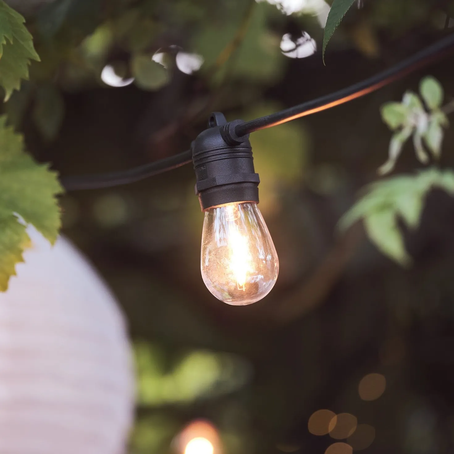 Ultimate Connect 100m 200er LED Lichterkette Glühbirnen warmweiß koppelbar schwarzes Kabel